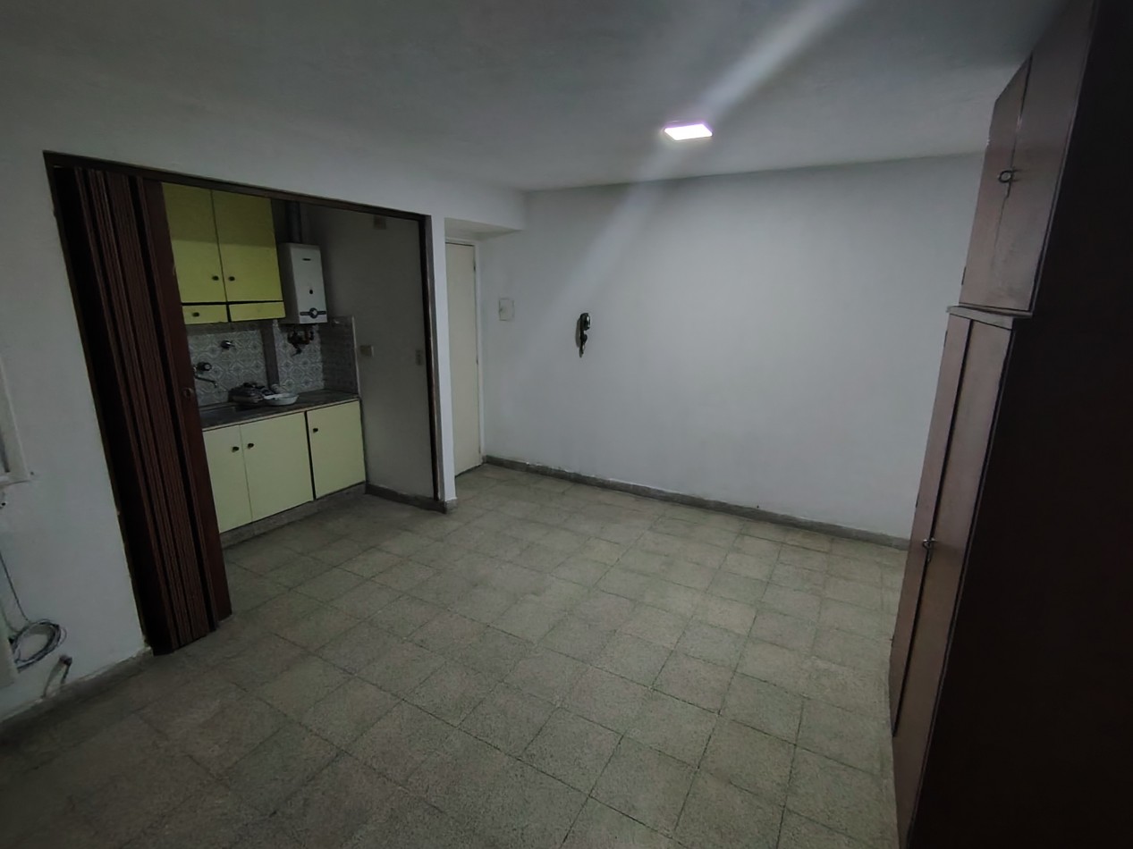 COLON 1420  PISO 02  DTO 02