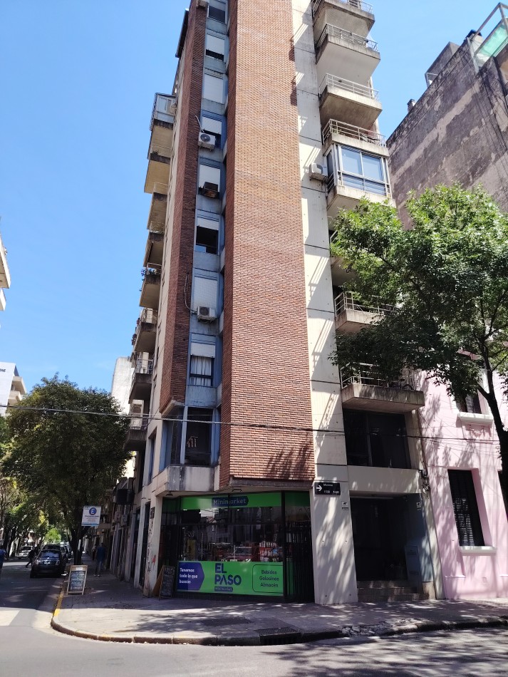 MORENO 1494  PISO 09  DTO "A"