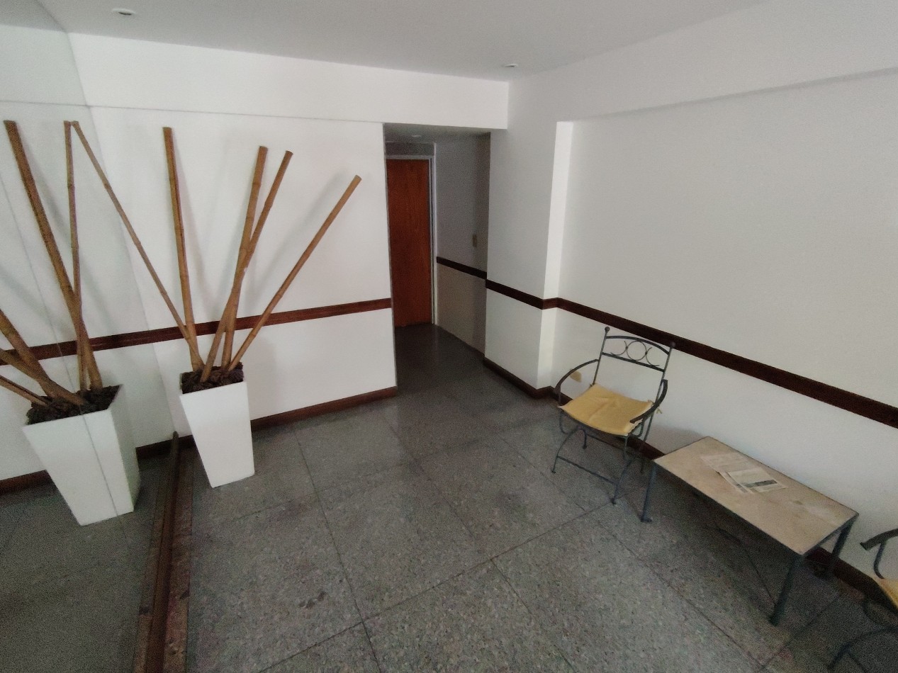 MORENO 1494  PISO 09  DTO "A"