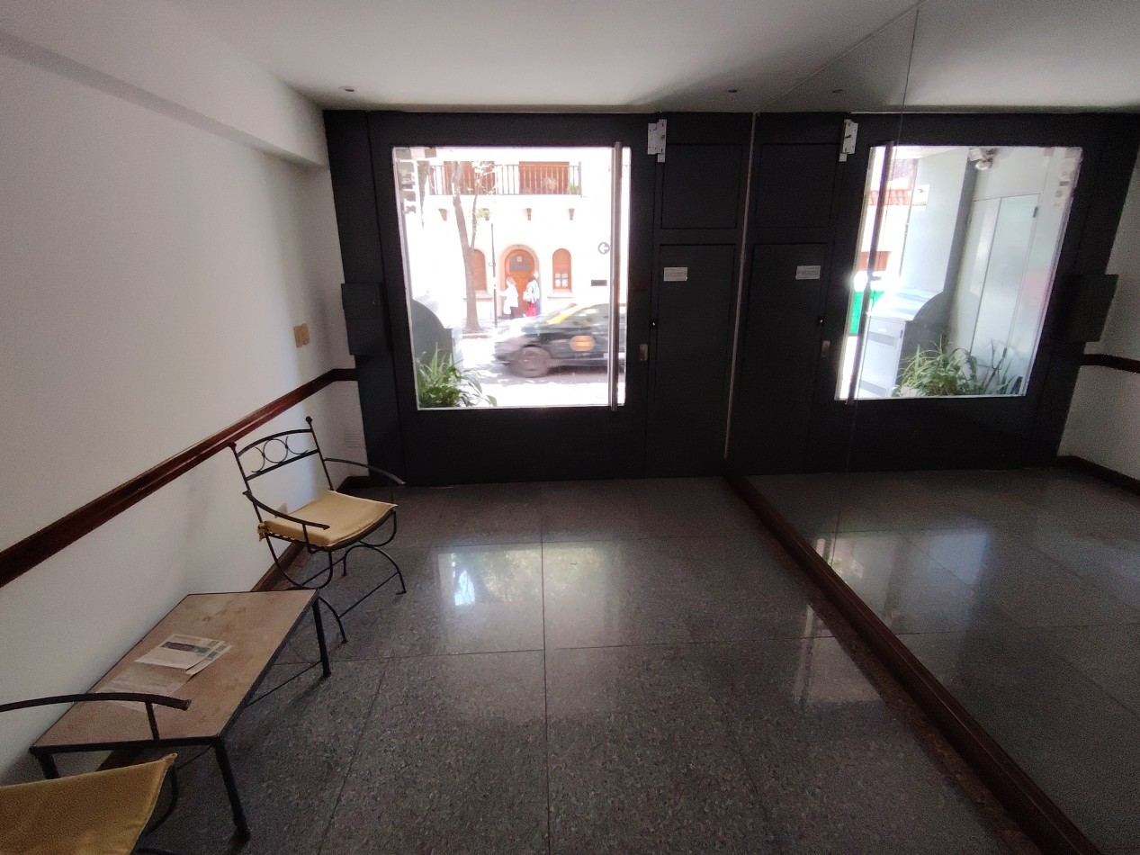 MORENO 1494  PISO 09  DTO "A"