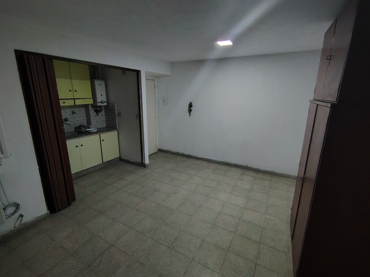 COLON 1420  PISO 02  DTO 02